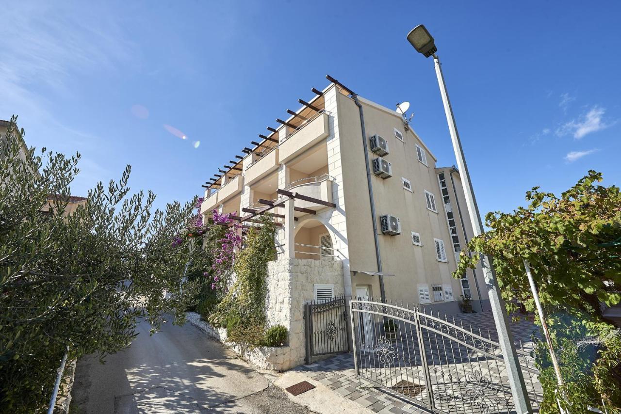 Apartments With A Parking Space Mavarstica, Ciovo - 17803 โตรกีร์ ภายนอก รูปภาพ