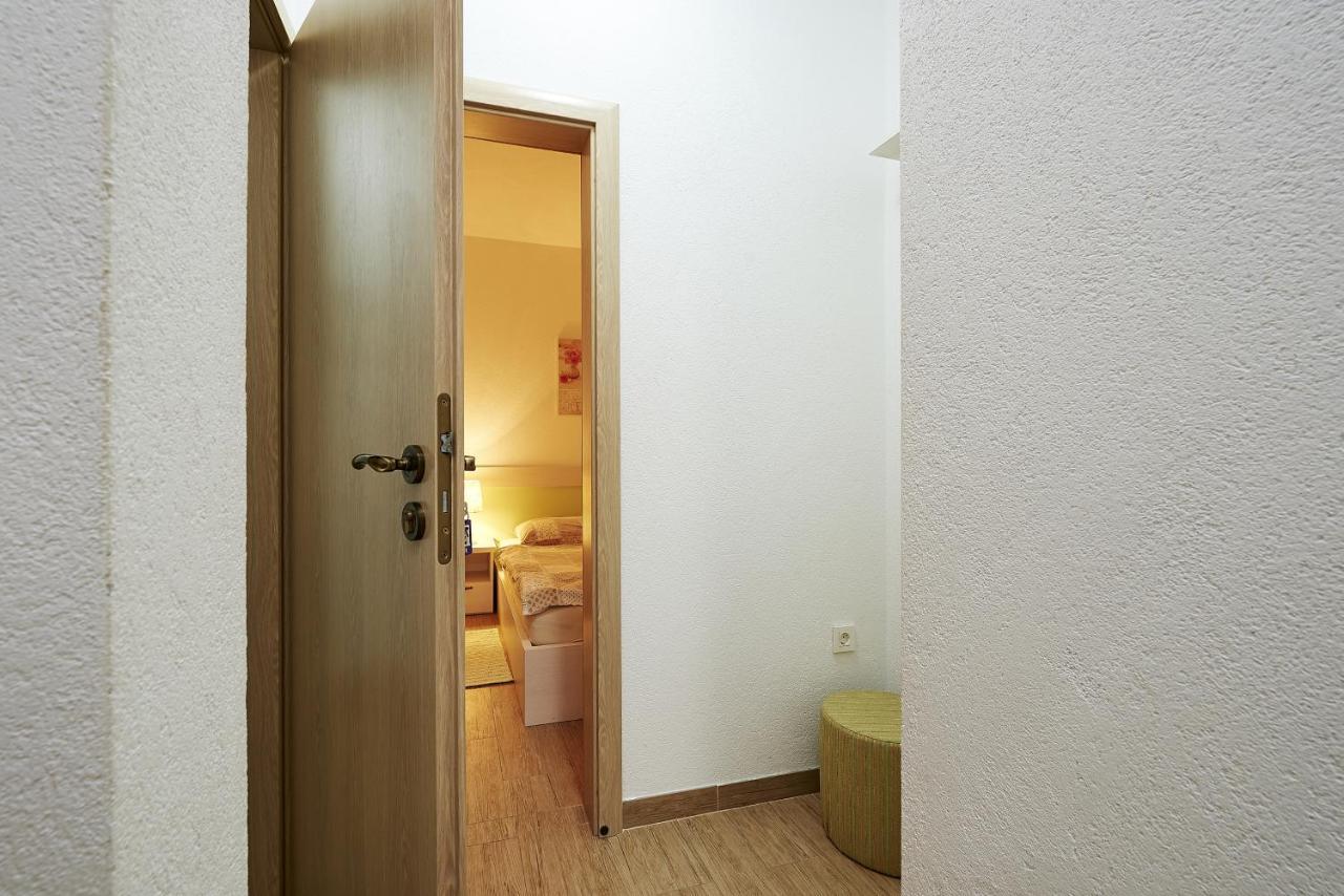 Apartments With A Parking Space Mavarstica, Ciovo - 17803 โตรกีร์ ภายนอก รูปภาพ