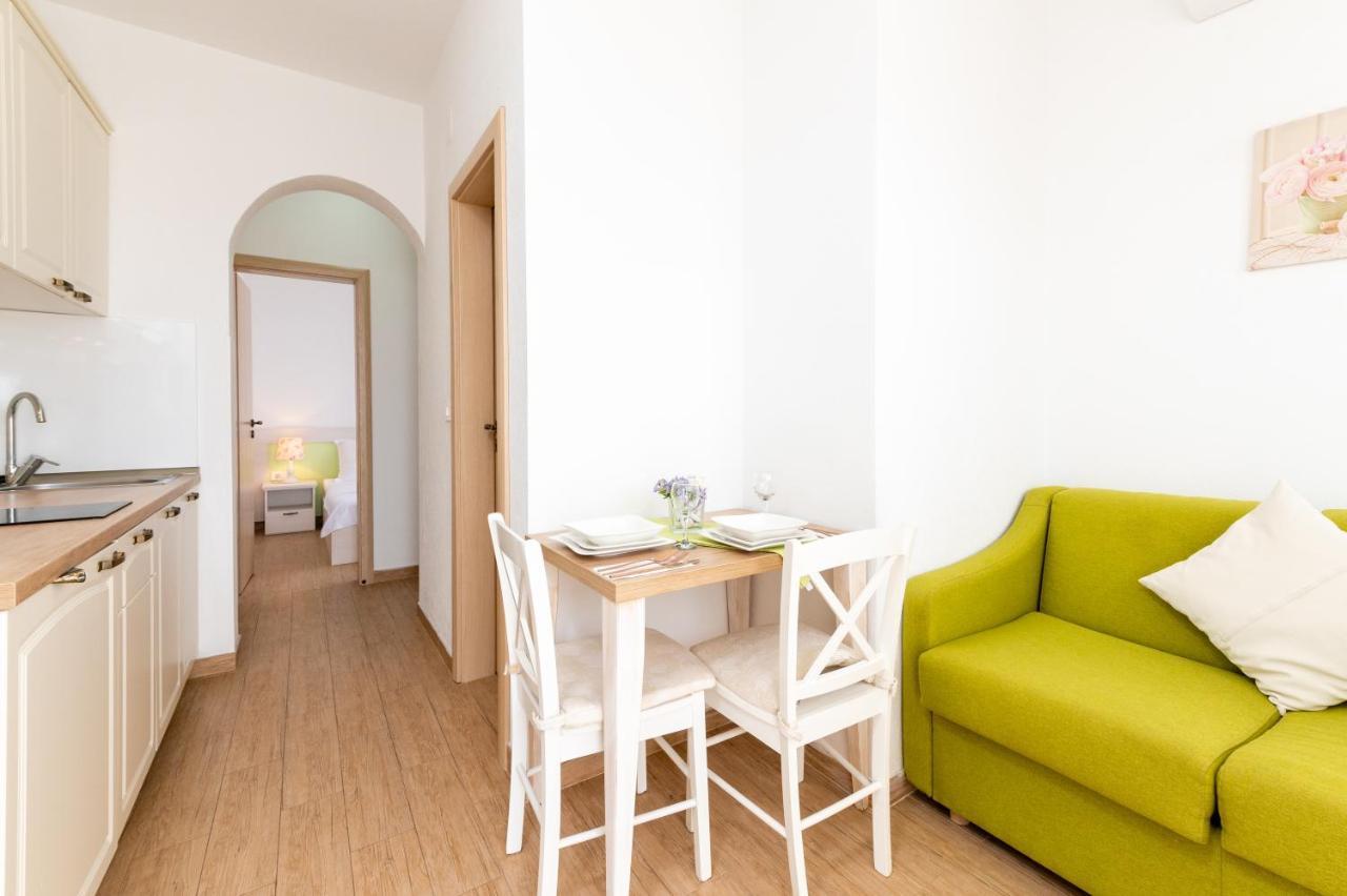 Apartments With A Parking Space Mavarstica, Ciovo - 17803 โตรกีร์ ภายนอก รูปภาพ