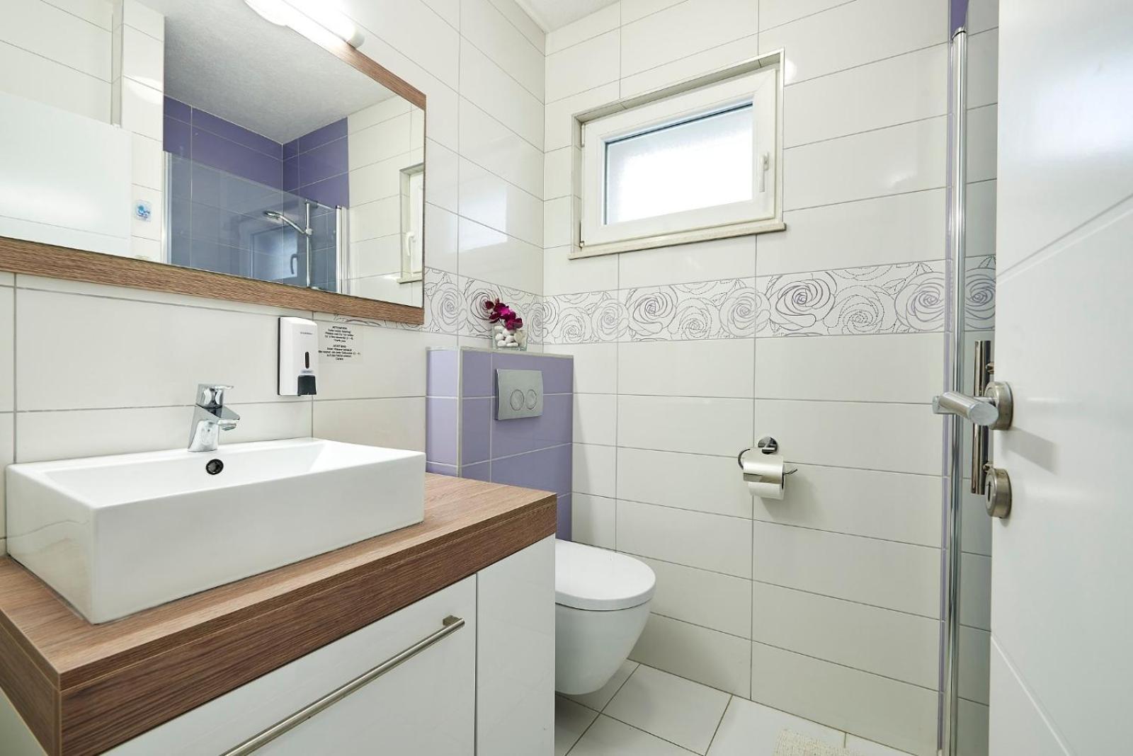 Apartments With A Parking Space Mavarstica, Ciovo - 17803 โตรกีร์ ห้อง รูปภาพ