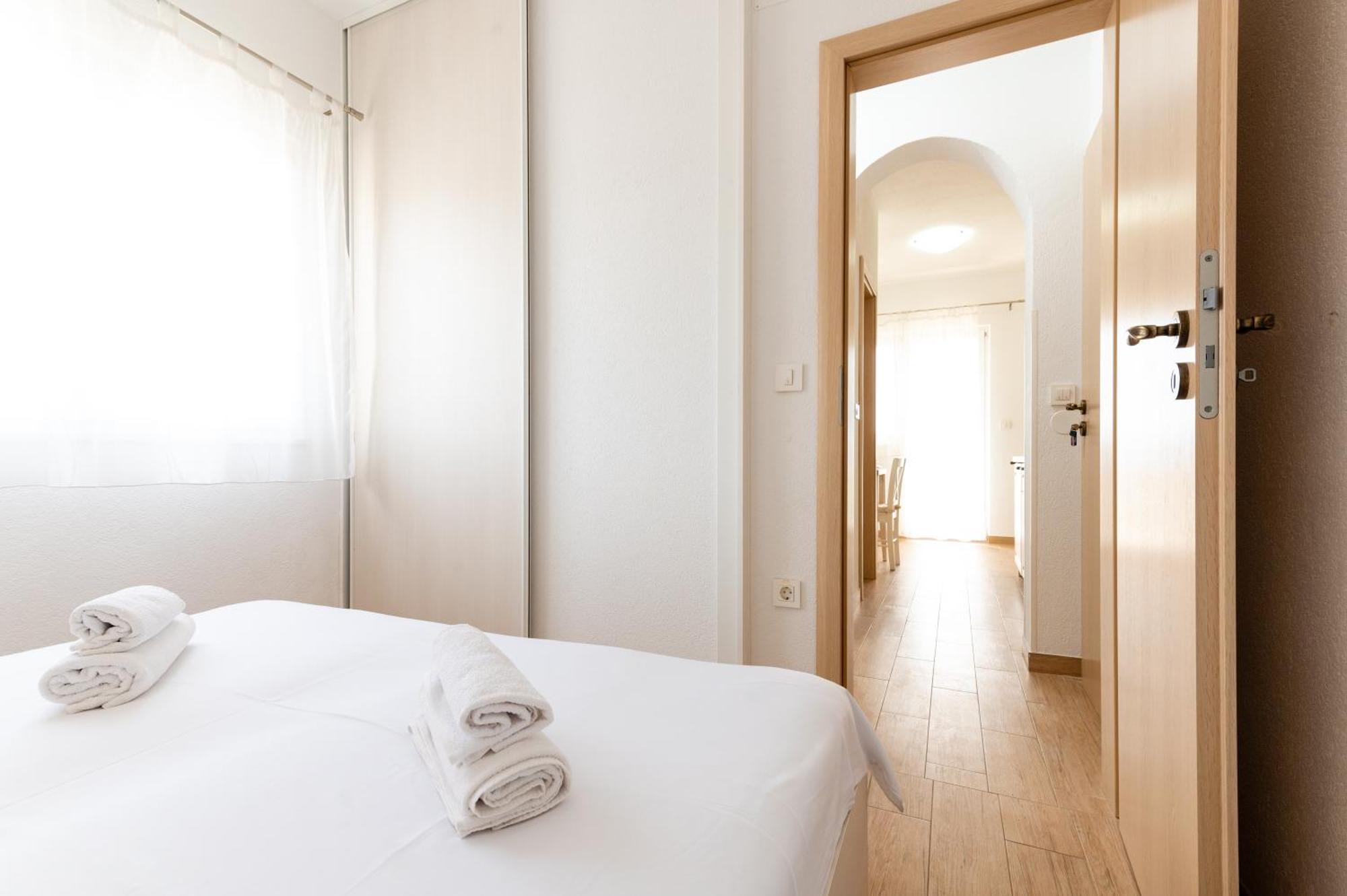 Apartments With A Parking Space Mavarstica, Ciovo - 17803 โตรกีร์ ห้อง รูปภาพ