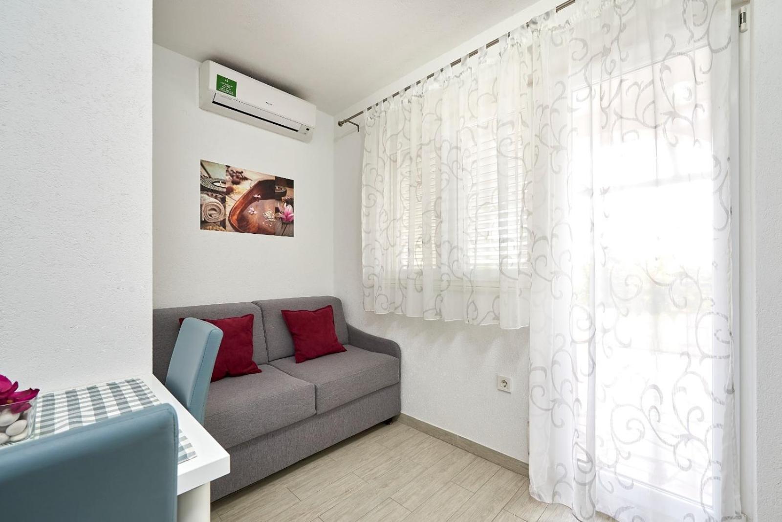 Apartments With A Parking Space Mavarstica, Ciovo - 17803 โตรกีร์ ห้อง รูปภาพ