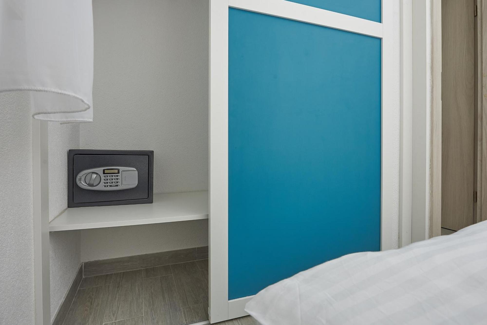 Apartments With A Parking Space Mavarstica, Ciovo - 17803 โตรกีร์ ห้อง รูปภาพ
